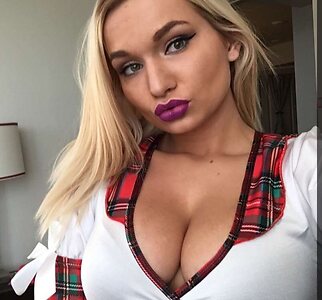 Zoie Burgher leaked photo #35