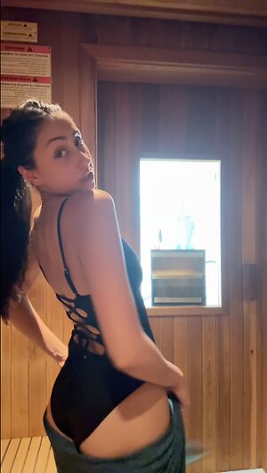 Zoya Husnnen leaked photo #2