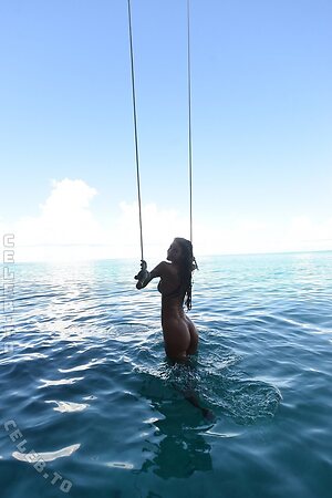 Zuriñe Aspiunza Nude Leaked Photo #7