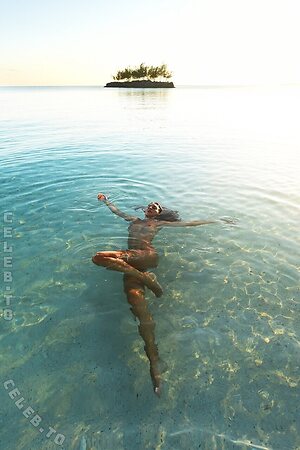 Zuriñe Aspiunza Nude Leaked Photo #11